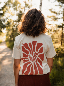 YOGIS X B·WARNA - T-Shirt