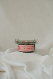 B·LOVED Räuchermischung, handgemacht mit blumigen Noten; Vanille-Holz-Duft für eine sanfte, beruhigende Raumstimmung.